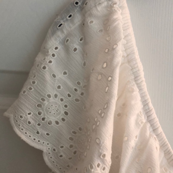 white blouse - Picture 2 of 4